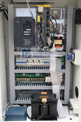 Токарный станок небольшой нержавеющей стали токарного станка металла CNC CK6136D подвергая механической обработке